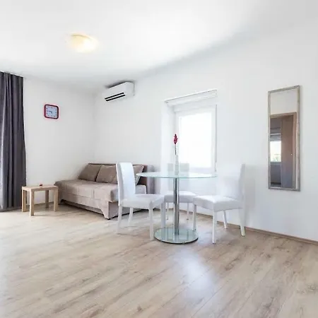 Longin Apartament *