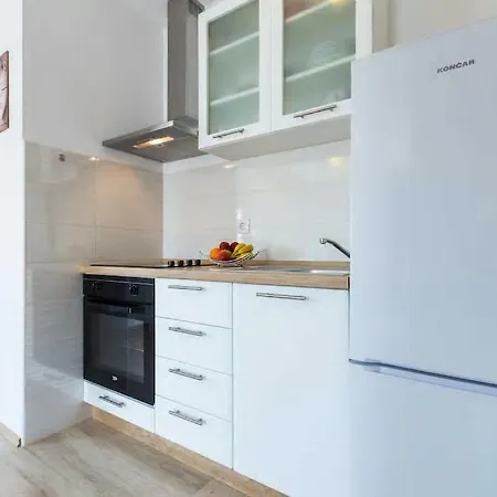 Longin Apartman *