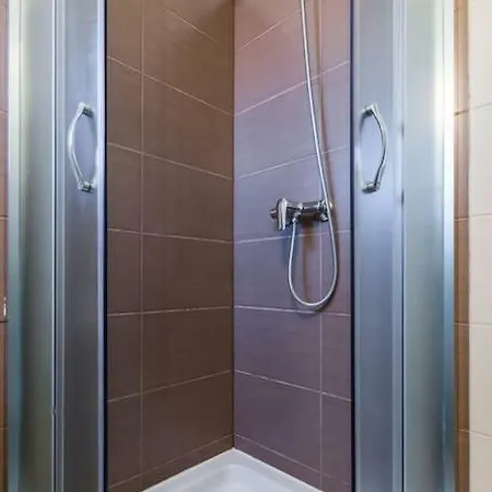 Longin Apartman *